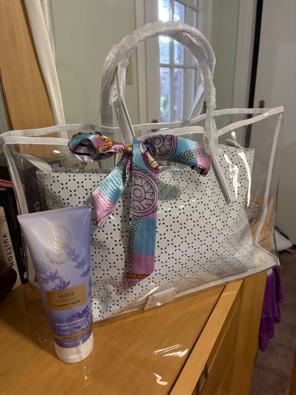 Estee Lauder Clear Tote with White Zippered Removable Bag & BBW
